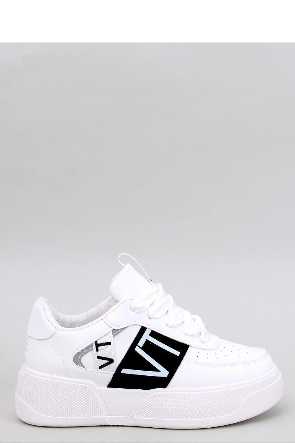 Inello Sport Shoes White