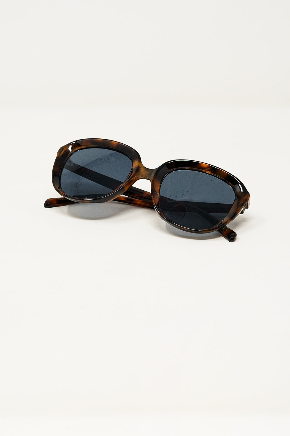 Round Sunglasses in Dark Tortoise Shell