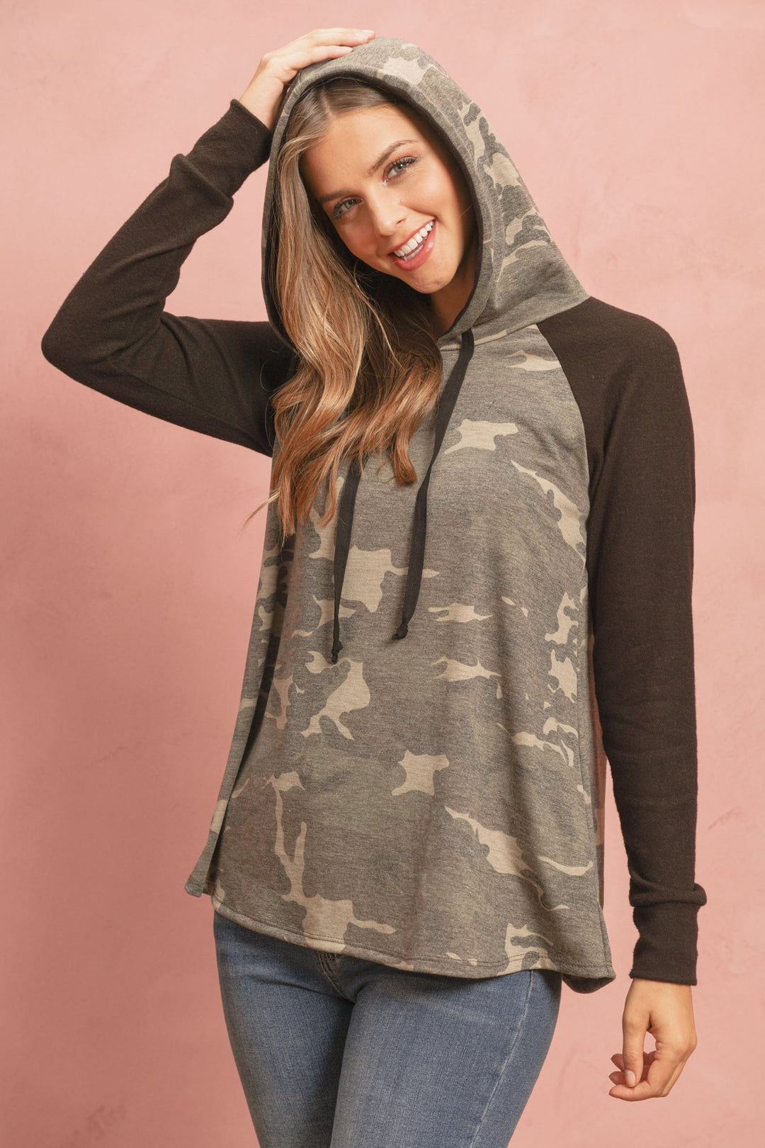 Camouflage Hacci Sleeved Contrast Hoodie with Drawstrings