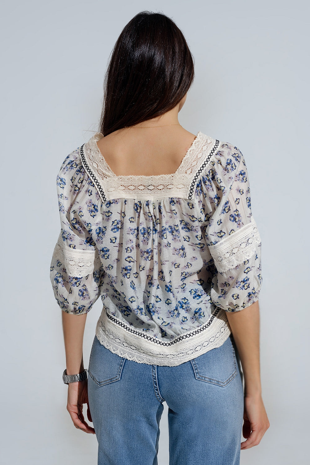 Romantic Blouse with Flowers and Lace Detail