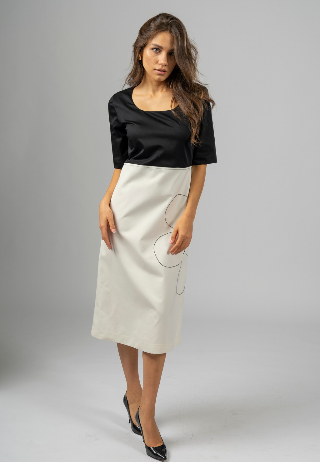 The Margherita Black and White Straight-Line Dress