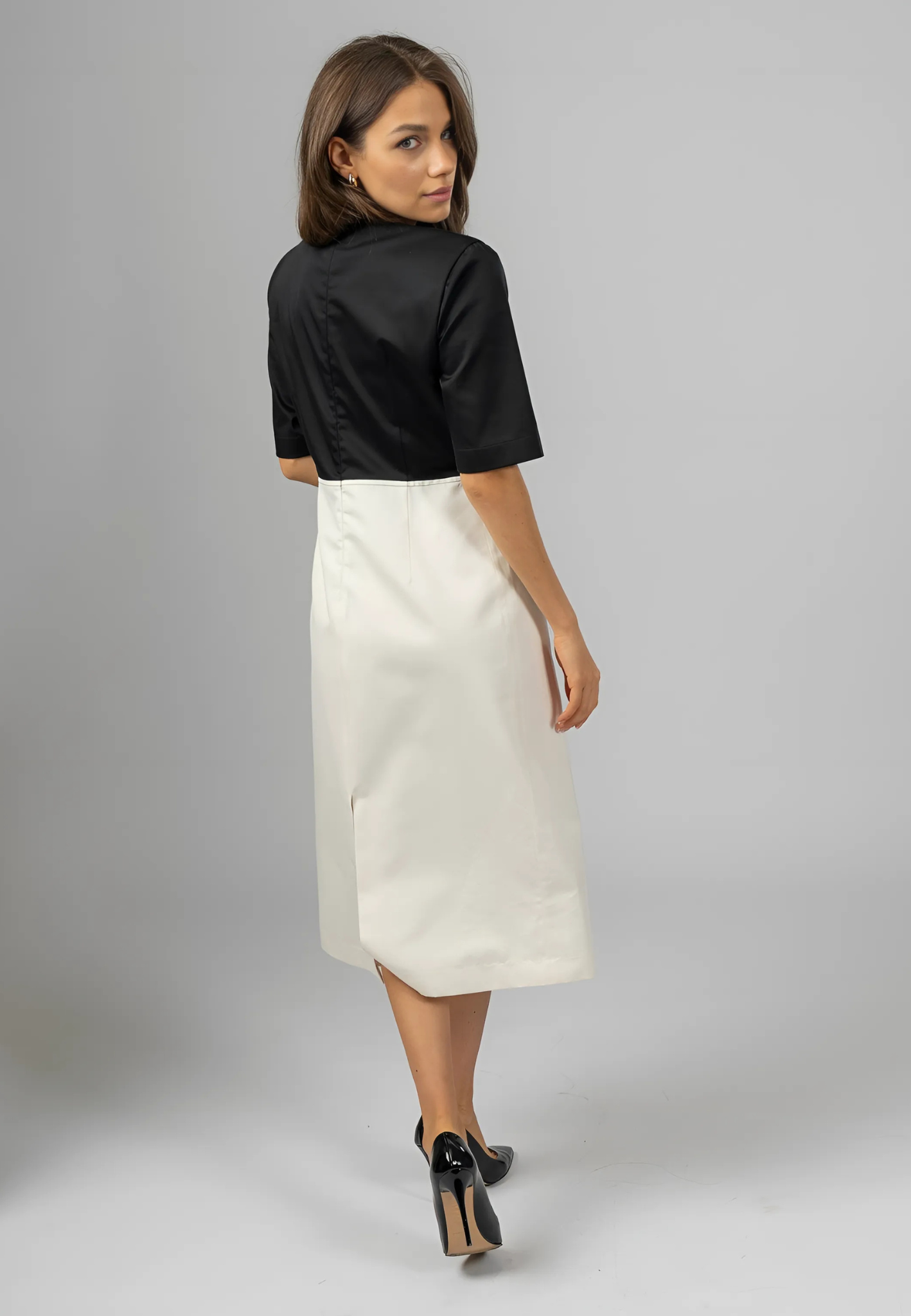 The Margherita Black and White Straight-Line Dress