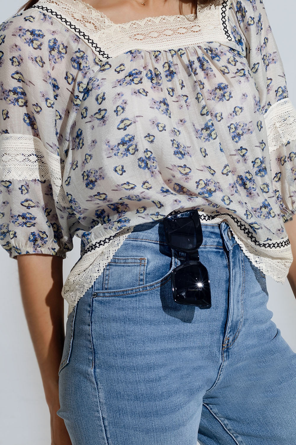 Romantic Blouse with Flowers and Lace Detail