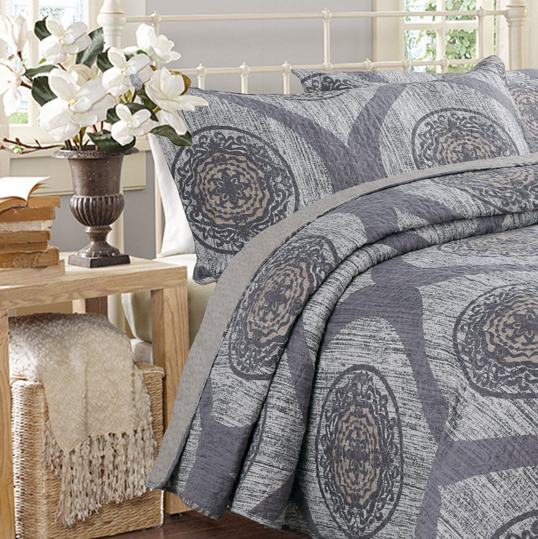 Classic Grey Mosaic Medallion Reversible Quilted Coverlet Bedspread Set