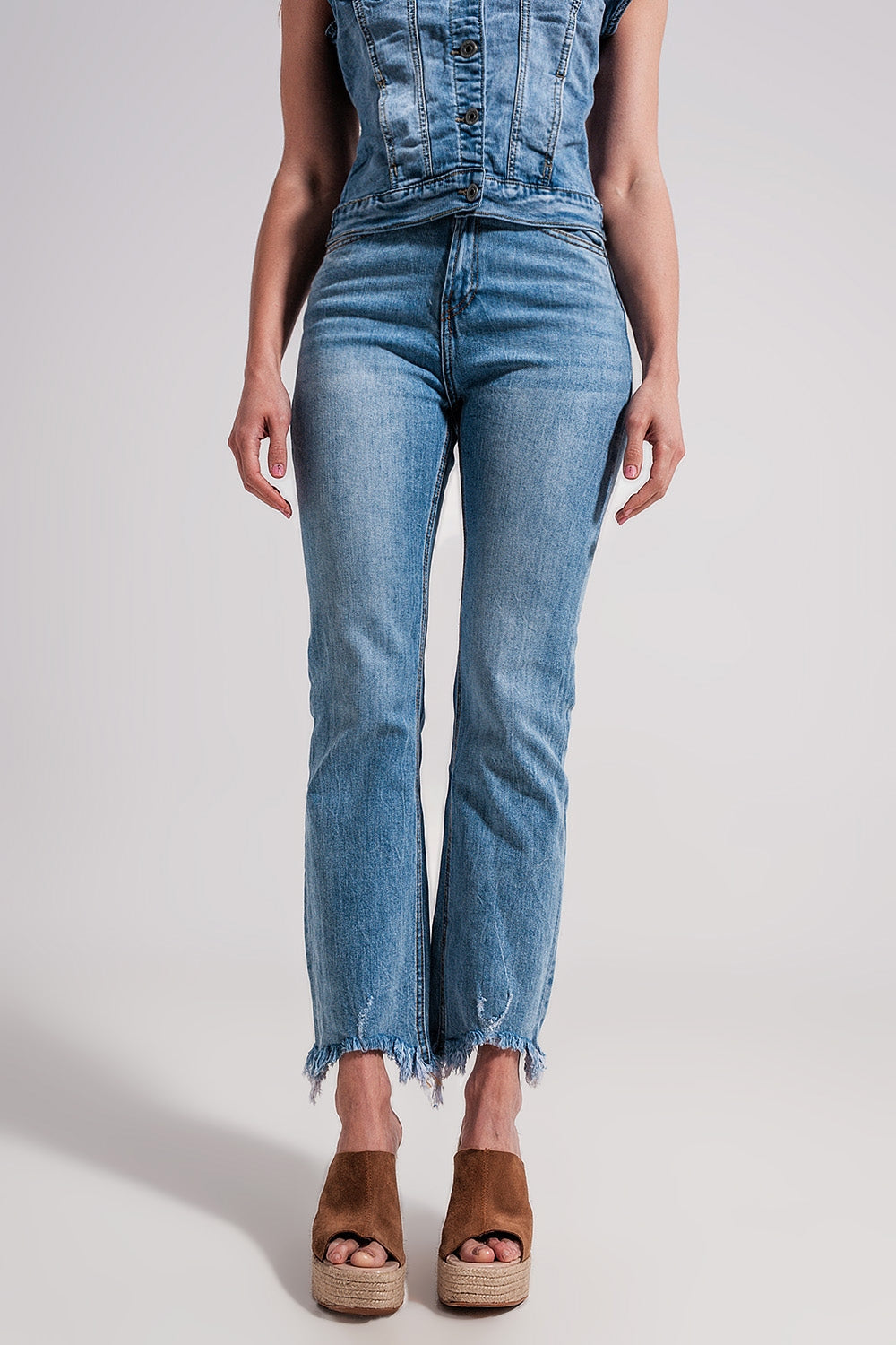 Straight Leg Fray Hem Jeans in Blue