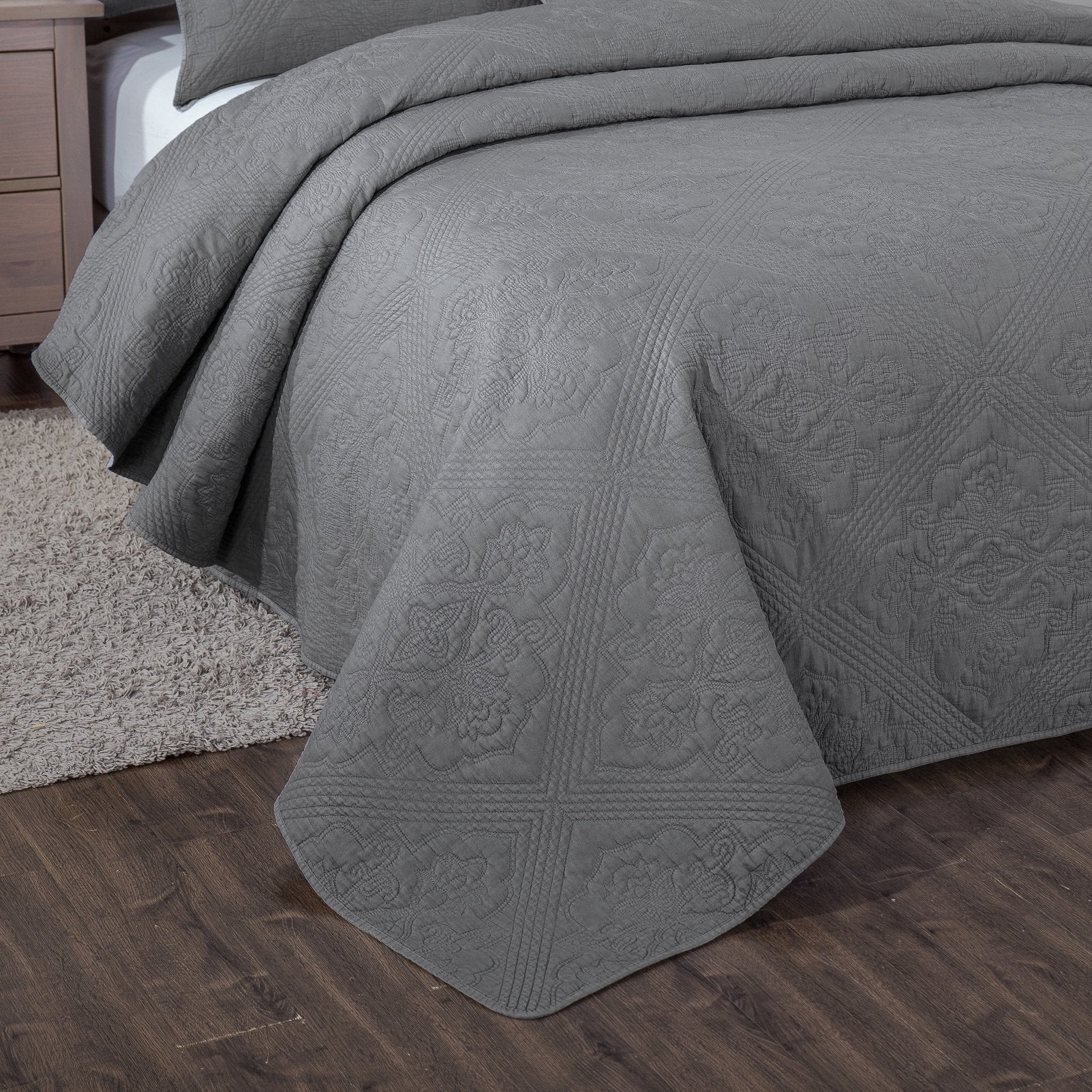 Elegant Floral Grey Diamond Pattern Quilted Coverlet Bedspread Set