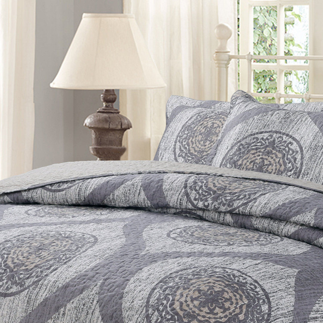 Classic Grey Mosaic Medallion Reversible Quilted Coverlet Bedspread Set