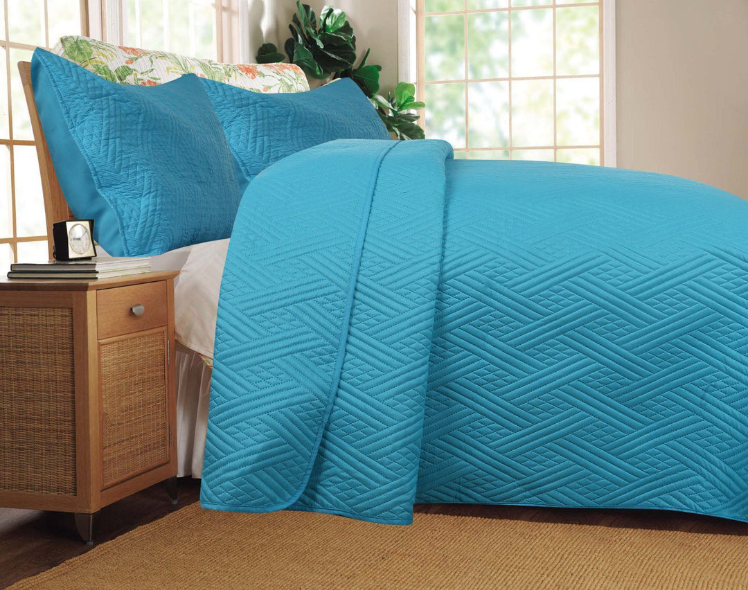 Gentle Wave Turquoise Teal Blue Thin & Lightweight Quilted Bedspread Set